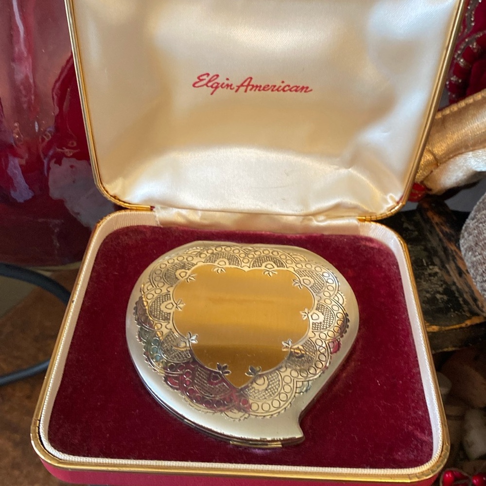 Rate Vintage Elgin American compact mirror